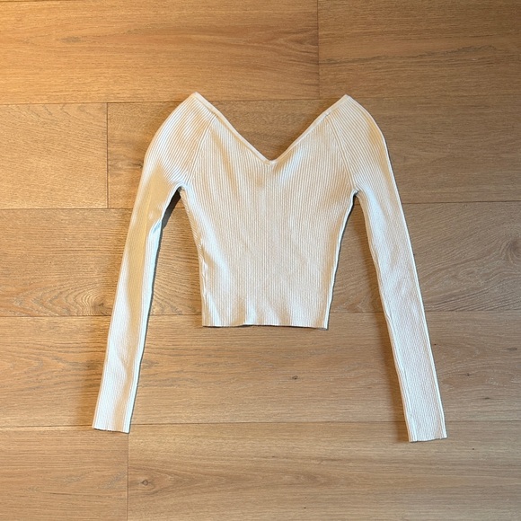 Abercrombie & Fitch Ribbed Sweater - Picture 2 of 3